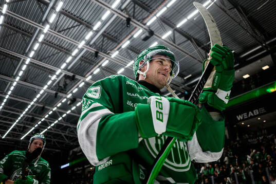 Rögles Karson Kuhlman jublar