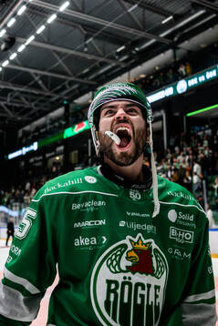 Rögles Mark Friedman jublar