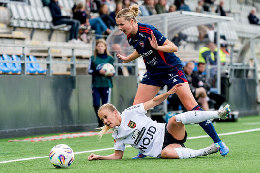Brommapojkarnas Adelina Engman och Rosengårds Thea Sørbo