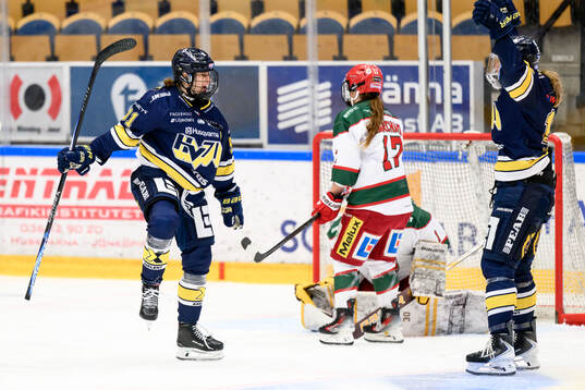 HV71s Emmi Rakkolainen och Julia Nearis jublar