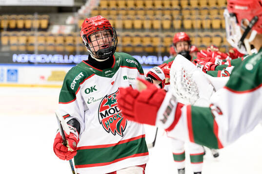 Modos Linnéa Andersson jublar