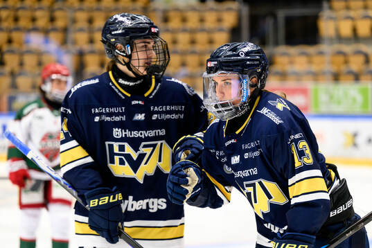 HV71s Julia Nearis jublar