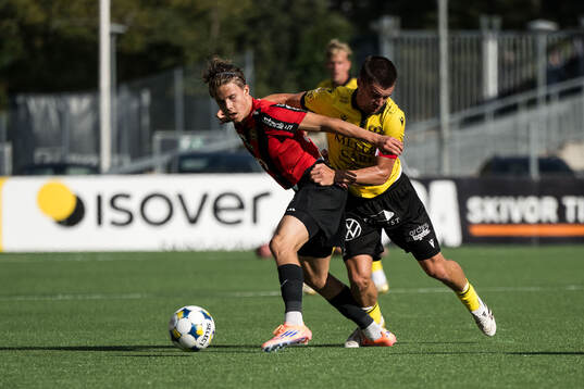 Brommapojkarnas Love Arrhov och Mjällbys Jesper Gustavsson