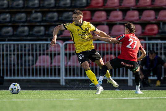 Mjällbys Timo Stavitski och Brommapojkarnas Alex Timossi