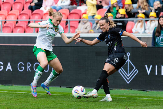 Hammarbys Julie Blakstad och Växjö DFFs Larkin Russel