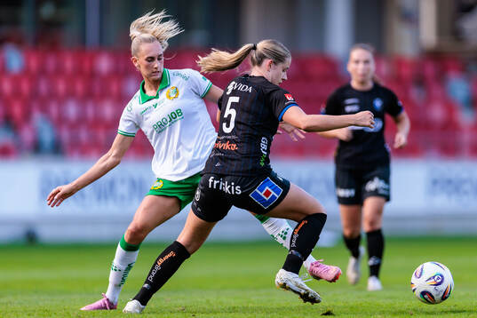 Hammarbys Ellen Wangerheim och Växjö DFFs Emma Holmqvist