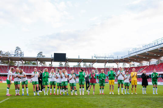 Hammarbys spelare jublar