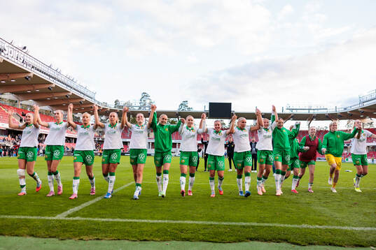 Hammarbys spelare jublar