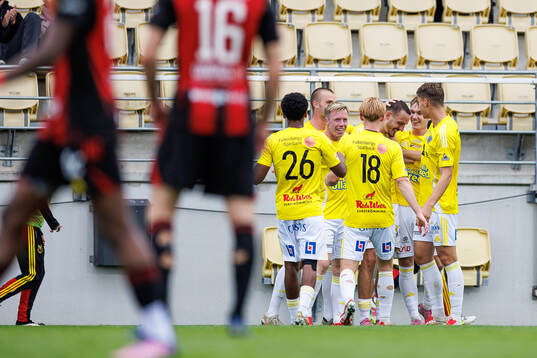 Falkenbergs Viktor Ekblom jublar