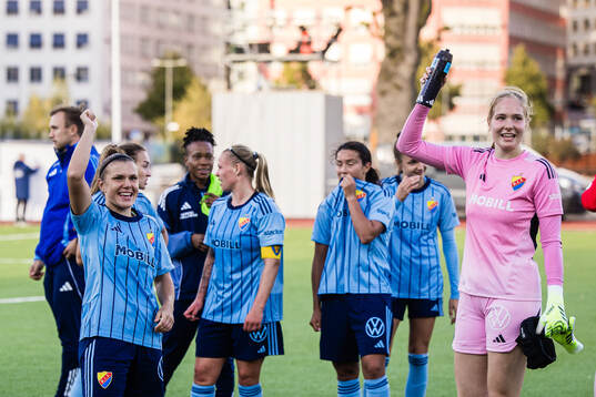 Djurgårdens Alexsandra Lobanova och målvakt Elvira