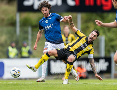 Halmstads Rocco Ascone och Hammarbys Nahir Besara