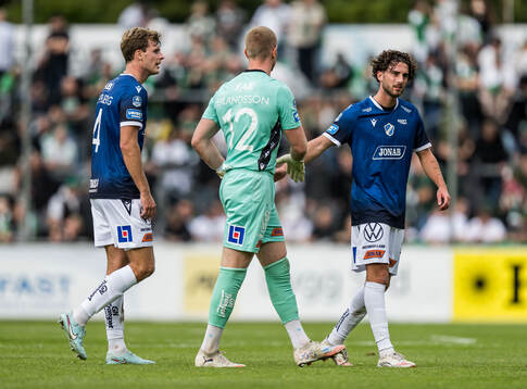 Halmstads Filip Schyberg, målvakt Tim Erlandsson och Rocco