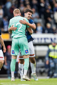 Halmstads målvakt Tim Erlandsson och Bleon Kurtulus jublar