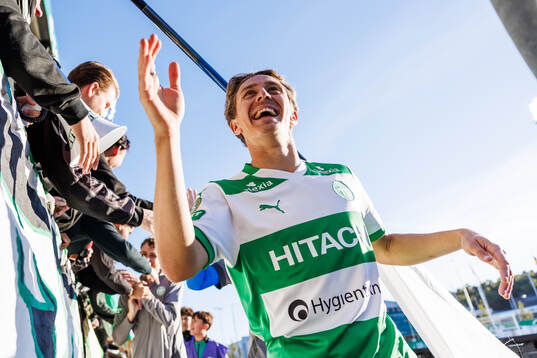 Västerås Simon Gefvert jublar