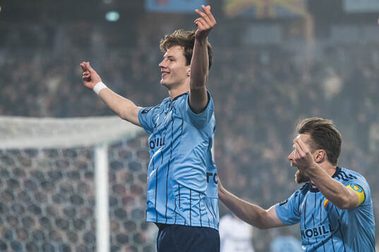 Djurgårdens August Priske Flyger och Jacob Une jublar