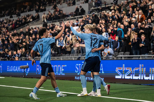 Djurgårdens Jeppe Møldrup Okkels jublar med Mikael