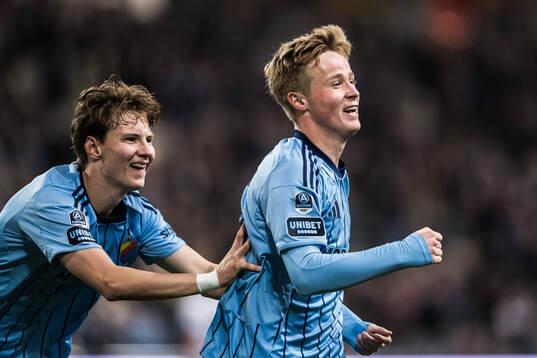 Djurgårdens August Priske Flyger och Bo Hegland  jublar