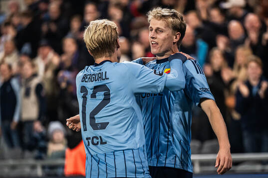Djurgårdens Jeppe Møldrup Okkels jublar med Theo Bergvall