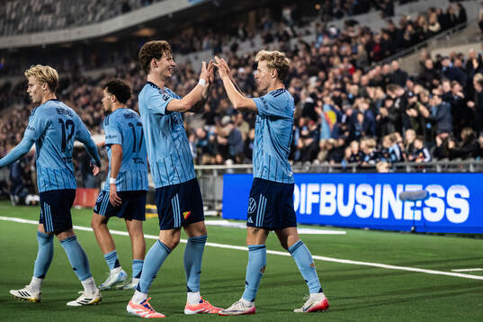 Djurgårdens Jeppe Møldrup Okkels jublar med August Priske