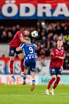Östers Ivan Kricak och IFK Göteborgs Max Fenger