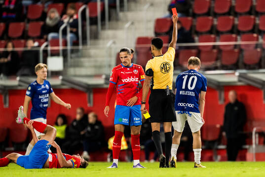 Domare Farouk nehdi dömer rött kort och Trelleborgs Axel