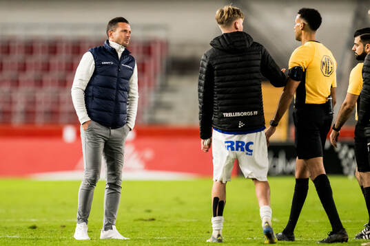 Trelleborgs tränare Kristian Haynes och Domare Farouk nehdi