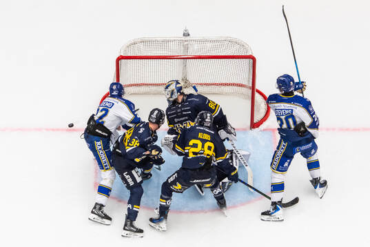 Leksands Lukas Vejdemo och Nolan Stevens oroar framför