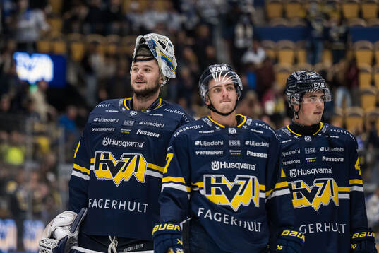 HV71s målvakt Frederik Dichow, Isac Brännström och Hugo