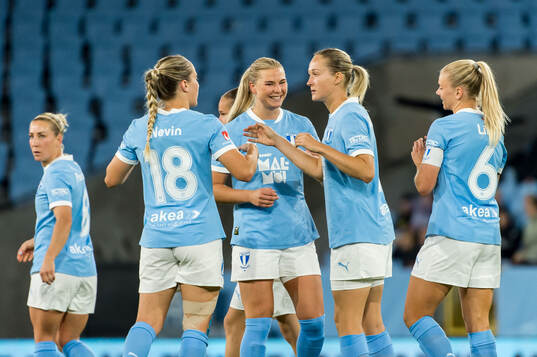 Malmö FFs Courtney Nevin, Ellen Löfqvist och Sanna
