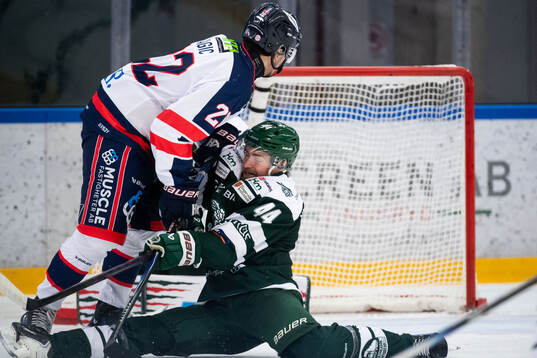 Halmstads Victor Gagic och Tingsryds AIFs Simon Svensson