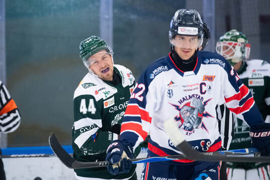 Tingsryds AIFs Simon Svensson och Halmstads Victor Gagic