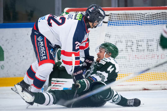 Halmstads Victor Gagic och Tingsryds AIFs Simon Svensson