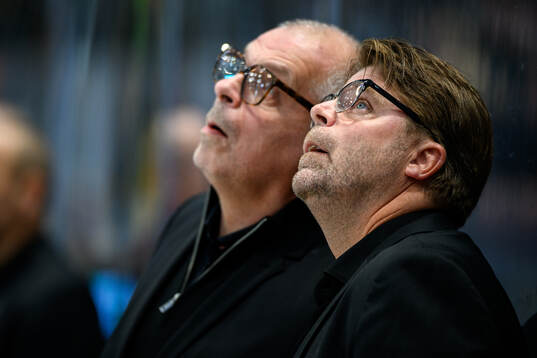 Brynäs assisterande tränare Anders Carlsson och