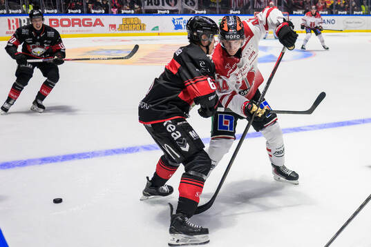 Malmö Redhawks Eemil Viro och Örebros Melvin Fernström