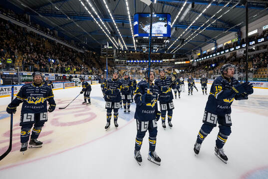 HV71s Mattias Tedenby, Isac Brännström och Niklas Hansson