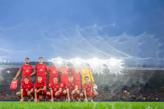 The starting eleven of Brann pose for a team photo