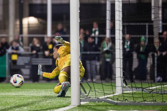 AIKs målvakt Jada Leanne Mathyssen Whyman släpper in 1-0