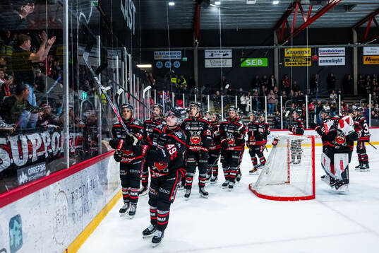 Nybros spelare jublar