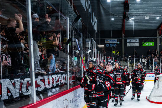 Nybros spelare jublar