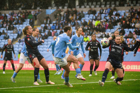 Malmö FFs Miljana Ivanovic och Rosengårds Emma Jansson