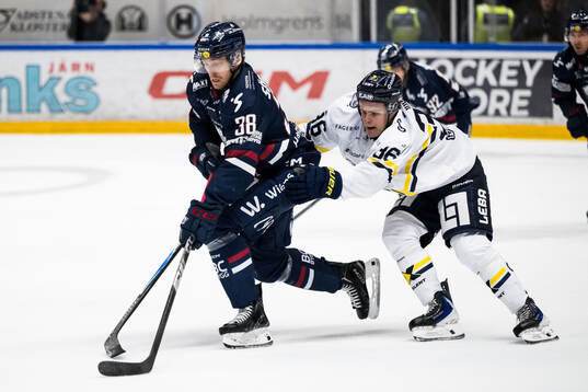 Linköpings Johan Södergran och HV71s Martin Johnsen