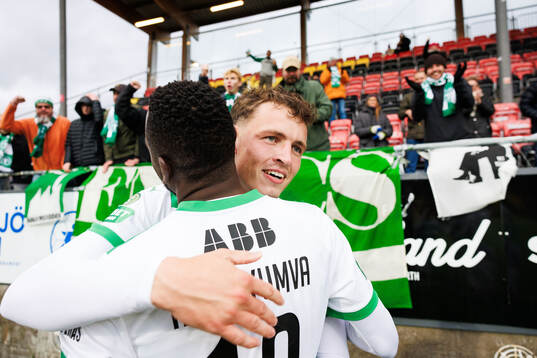 Västerås Mikkel Ladefoged jublar