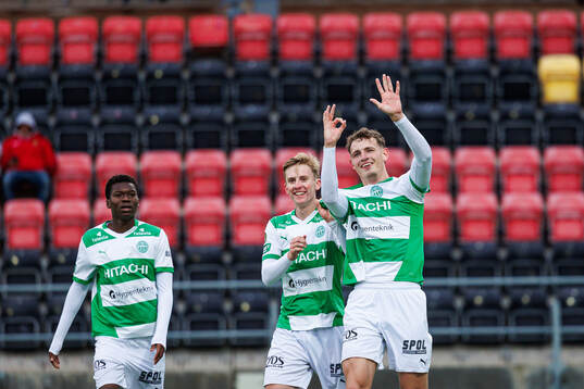 Västerås Mikkel Ladefoged jublar