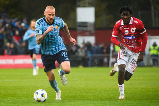 Djurgårdens Adam Ståhl och Degerfors Philippe Ndinga