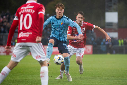 Degerfors Marcus Rafferty och Djurgården Theo Bergvall och