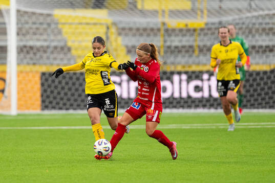 Elfsborgs Jennifer Brinck och KIF Örebros Vera Andersson