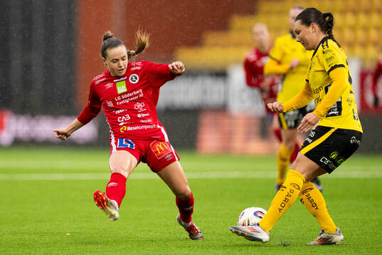 KIF Örebros Ella Frost