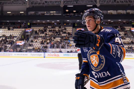 Växjös Leo Sahlin Wallenius jublar