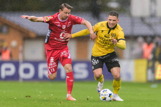 Elfsborgs Simon Hedlund och Mjällbys Timo Stavitski