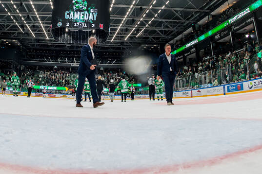 Rögles assisterande tränare Taylor Matson och tränare